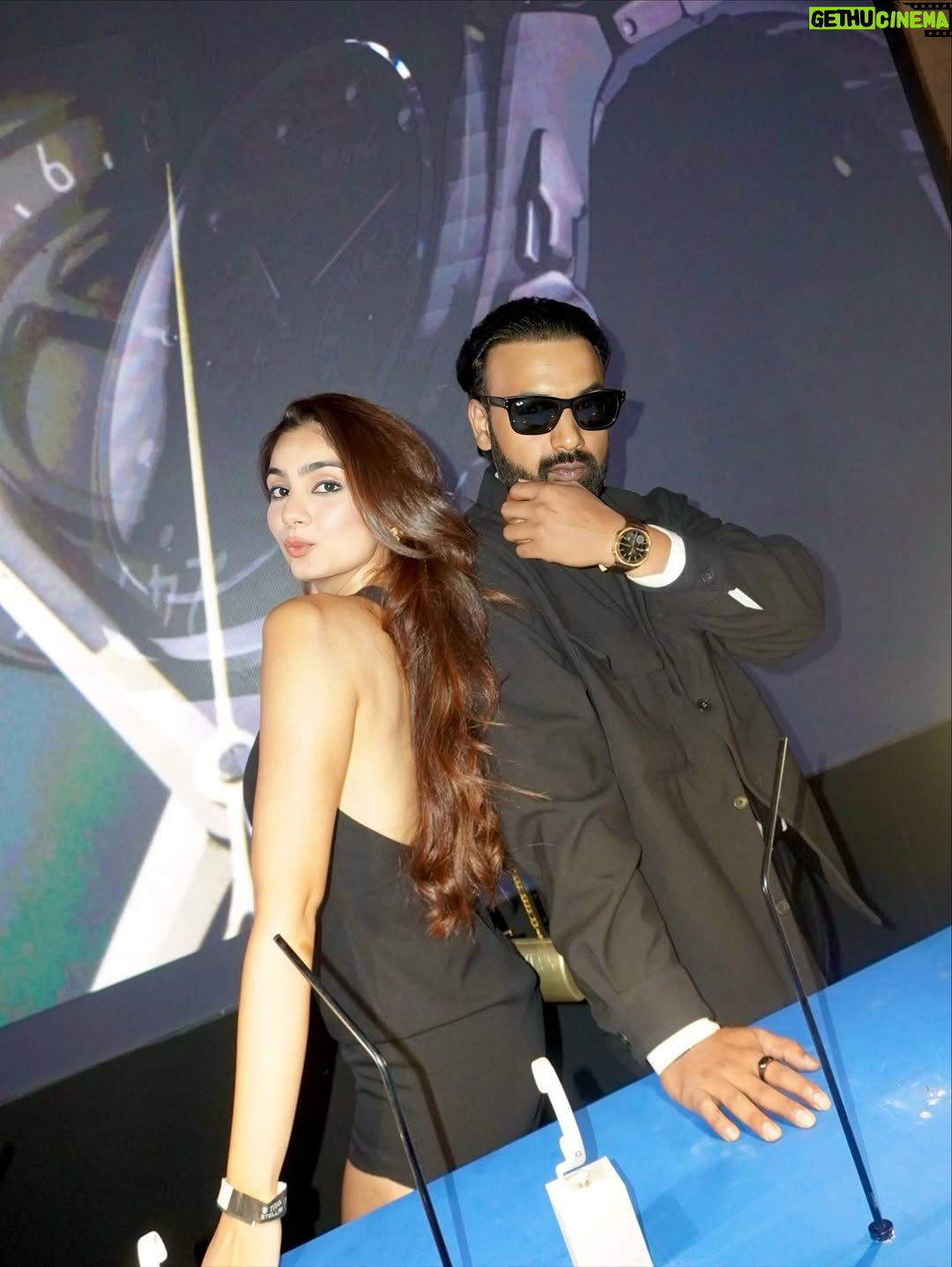 Viddhi Giri - 2.9K Likes - A night to remember — with @titanwatchesindia unveiling India’s first Wandering Hour. Time just got timeless. ⌚️ 

#TitanStellar #WanderingHours #InspiredByInfinte