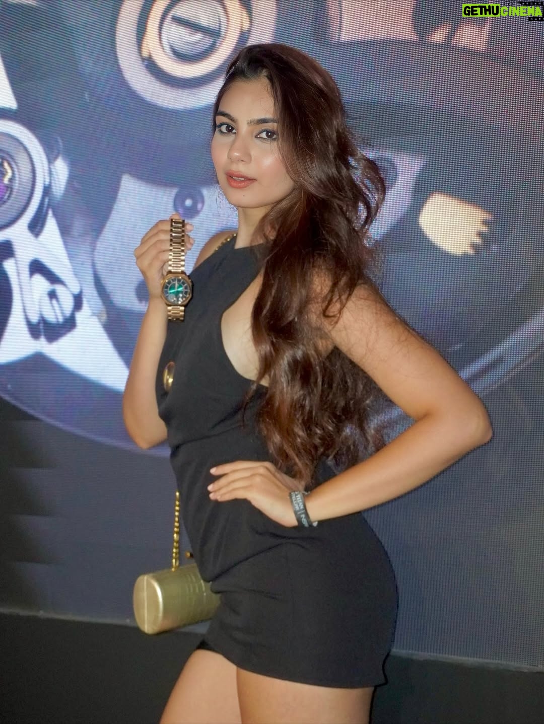 Viddhi Giri - 2.9K Likes - A night to remember — with @titanwatchesindia unveiling India’s first Wandering Hour. Time just got timeless. ⌚️ 

#TitanStellar #WanderingHours #InspiredByInfinte