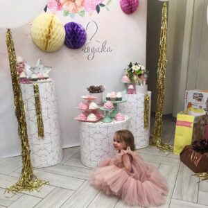Viktoriya Dayneko Instagram - В этот день 10 лет назад я стала мамой самой лучшей девчонки на свете! Даже не верится как быстро пролетело время!  Моя дочь удивительная, добрая, чуткая, внимательная, целеустремленная, талантливая и заботливая! Люблю до луны и обратно🎉🎉🎉❤️❤️❤️🌸🌸🌸