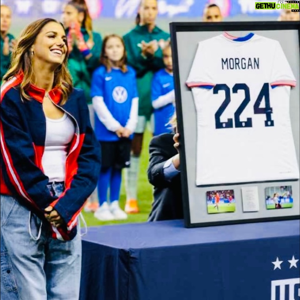 Wanda Sykes - 26.9K Likes - What a night meeting Kylie & Jason Kelce — and ALL the women’s sports legends! 😍✨

Philly showed up in epic fashion: 17,000 fans on a school night!! 💥🏟️
Women’s sport is RIGHT NOW. 💪⚽🏀

Who feels the energy ?? 🔥🙌
………………………………………………………

@uswnt 
@mrapinoe @sbird10 @iamwandasykes @jason.kelce @kykelce 
.
.
 #WomensSports #PhillyStrong #USWNT #EpicNight #supporther #representationmatters #philly #philadelphia