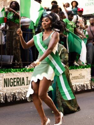 Wendy Osefo Instagram - Thank you to @oan_nyc for having me as the Grand Marshall of The Nigerian Independence Day Parade! Thank you for the honor and thank you for also presenting me with the Leadership and Impact award. Forever grateful to the country that birth me and the culture that raised me 🇳🇬🇳🇬🇳🇬🇳🇬

📸: @sonejr
