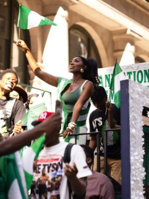Wendy Osefo Instagram - Thank you to @oan_nyc for having me as the Grand Marshall of The Nigerian Independence Day Parade! Thank you for the honor and thank you for also presenting me with the Leadership and Impact award. Forever grateful to the country that birth me and the culture that raised me 🇳🇬🇳🇬🇳🇬🇳🇬

📸: @sonejr