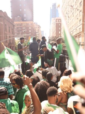 Wendy Osefo Instagram - Thank you to @oan_nyc for having me as the Grand Marshall of The Nigerian Independence Day Parade! Thank you for the honor and thank you for also presenting me with the Leadership and Impact award. Forever grateful to the country that birth me and the culture that raised me 🇳🇬🇳🇬🇳🇬🇳🇬

📸: @sonejr