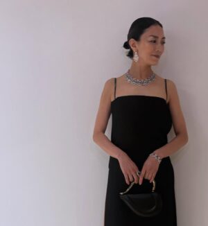 Yuka Itaya Instagram - 夢のような夜を過ごしました。
ブルガリ　カレイドス展　六本木の国立新美術館にて。
ジュエリーから現代アートまで350点が出品され
過去最大の規模だそうです。
地球🌏に産まれた石たちをデザイナーが表現し
職人が全力を尽くす。どの作品に対しても
ため息と、感嘆の声、、、本当に素晴らしかったです。
すべてのジュエリーにきっと物語があり
それを想像し、旅をすることも
また、この展覧会の楽しみ方なのかもしれません。
ぜひ、お出かけください。パワーをもらえますよ！
#bvlgari  #bvlgariexhibition  #kaleidos  @bvlgari#pr