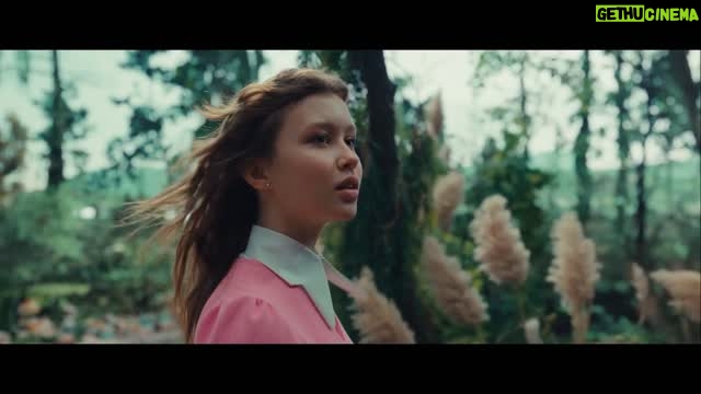 Yulia Peresild - 5.8K Likes - Какой красивый номер! Какая нежная и красивая песня! @anka.peresild_ @bikovic @oleg_michaylovich @irina_gorbacheva @mediaslovostudio . Алиса в стране Чудес уже в кино! Такая красота получилась 🌸сказочная!