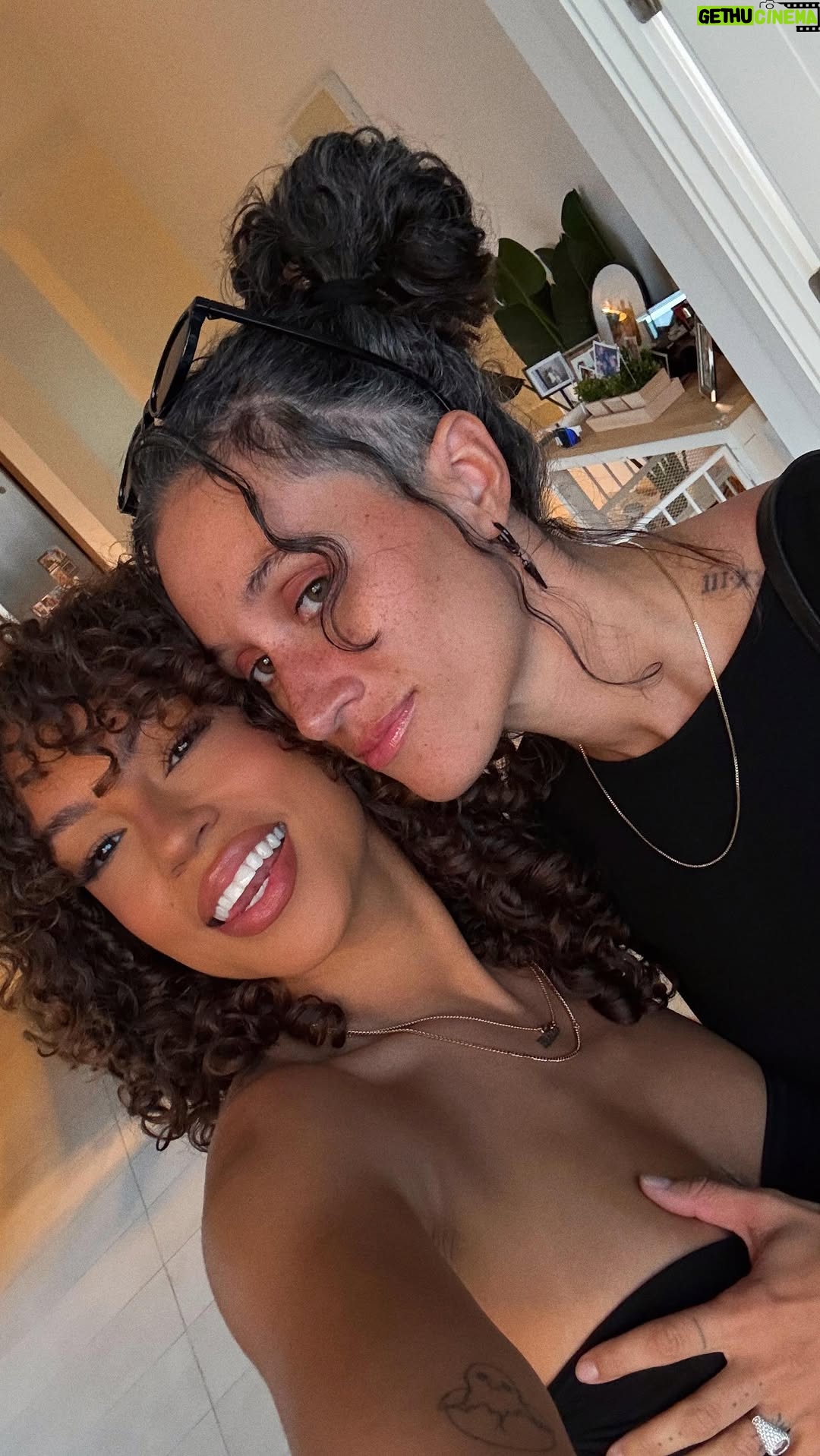 Zashia Monique Santiago - 12.5K Likes - she said it, not me 😂 #wlw IB: @mdayna