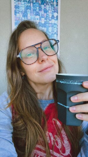 Şeyma Korkmaz Instagram - #hiçmeraketmediğinizsabahrutinim
15-20dk (mama ver,💩 temizle, ☕️ demle,💆‍♀️ bakım) sonraaaaaağğğğ #metime
(Ürün göründüyse; #reklam yazalımda şey olmasın)
