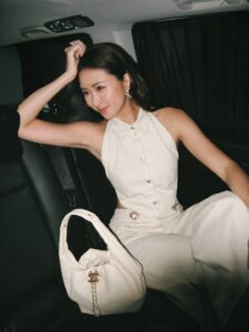 9m88 Instagram - 跟著《大濛》 來金馬62發光✨🐎

Make up @yentingymakeup 
Hair @miley_shen 
Stylist @quentilu 
Photo @ililyyy 
88 team @miaminyen @christytsaii 
All outfits and high jewelry @chanelofficial