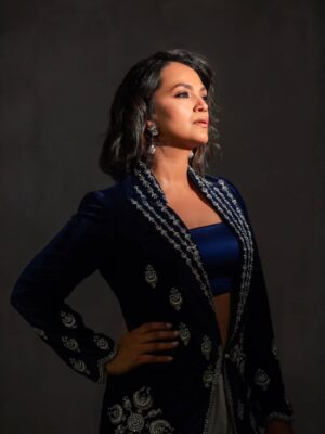 Aamina Sheikh Instagram - 💙
.
.
.
.
✨ Team
@hussain.piart
@saniamaskatiya
@tehminakhaled
@umermushtaqofficial
@nabila_salon
@honeymakeupartist0109