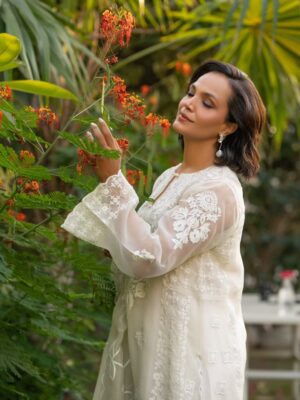 Aamina Sheikh Instagram - 🌿🍁🤍
This song has my heart ! All the best to team #Neelofar ( @neelofarthefilm ) for their beautiful film with our beloved stars ✨ @mahirahkhan @fawadkhan81 releasing 28th Nov 2025
It's bound to be a heartwarming treat ! ❤️
This gorgeous outfit is by @saniamaskatiya 🤍
Always making us feel regal and beautiful !
📸 @mediaeyesproduction