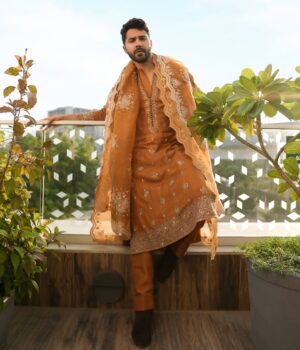Aastha Sharma Instagram - Varun x Torani 🧡🧡🧡🧡

@varundvn in

Outfit- @toraniofficial
Shoes- @dune_london
Styled by @wardrobist with @reannmoradian @simrankumar19