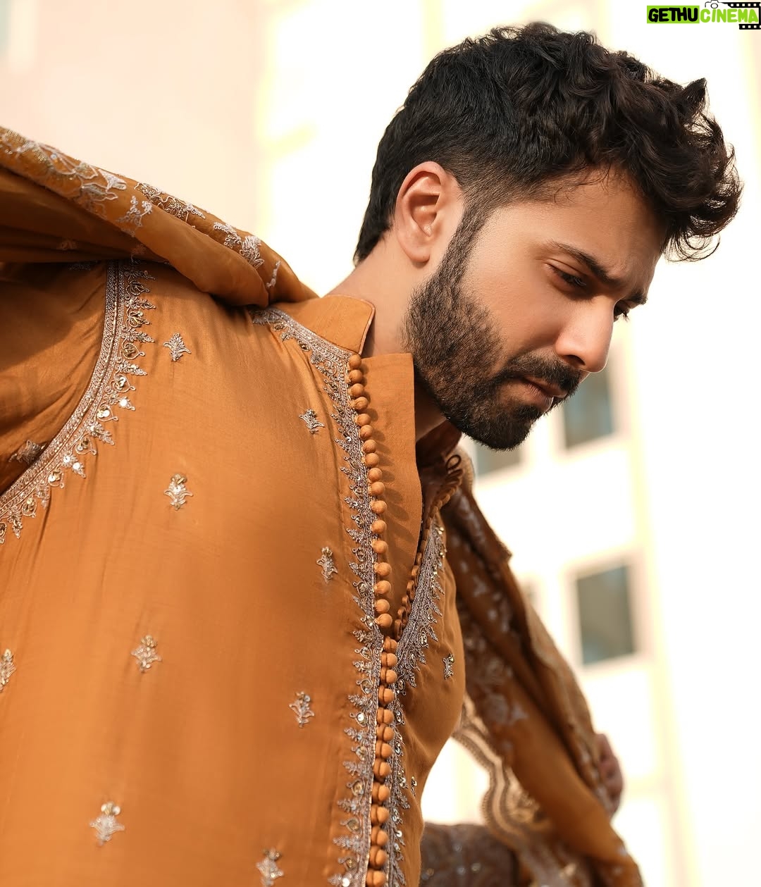 Aastha Sharma - 84.8K Likes - Varun x Torani 🧡🧡🧡🧡

@varundvn in

Outfit- @toraniofficial
Shoes- @dune_london
Styled by @wardrobist with @reannmoradian @simrankumar19