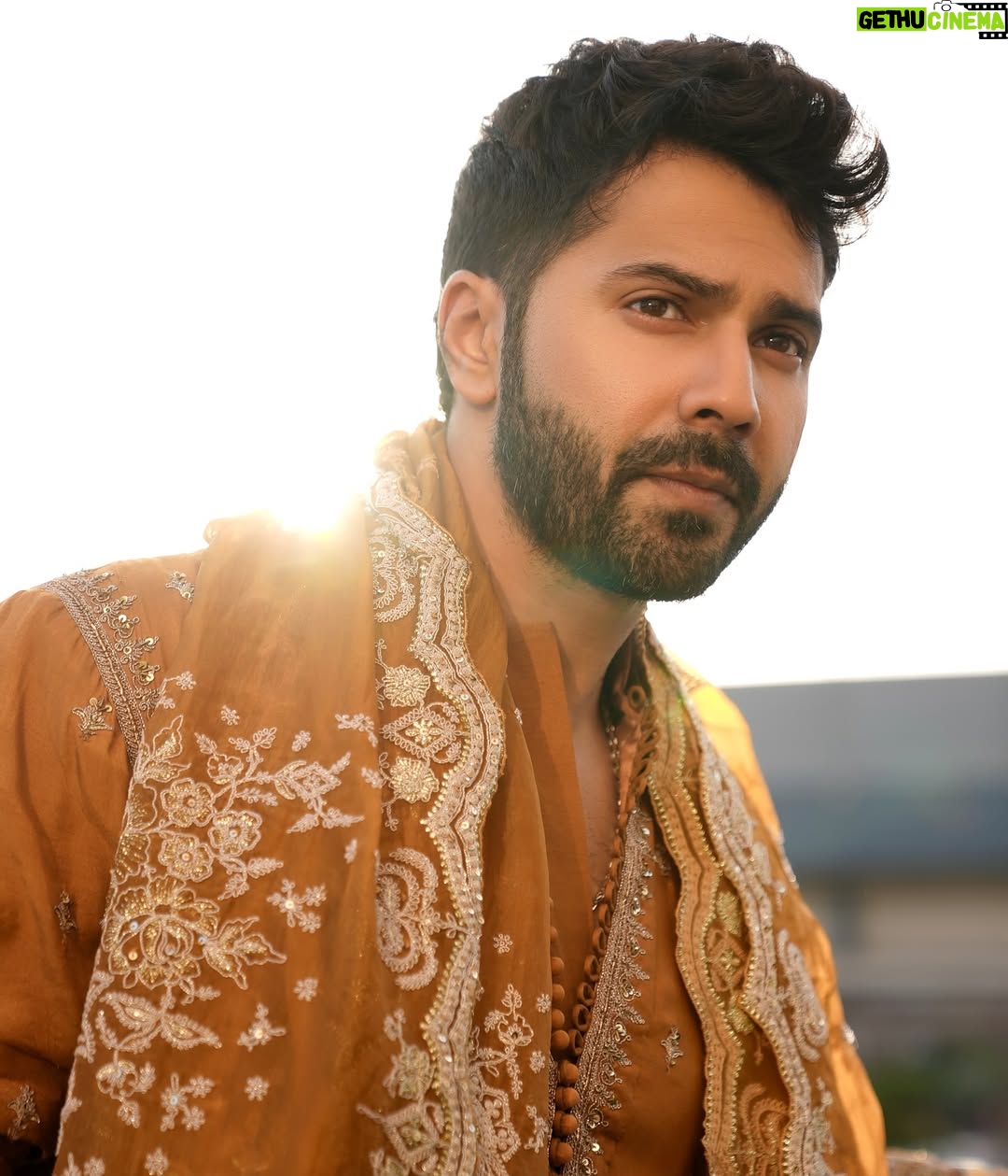 Aastha Sharma - 84.8K Likes - Varun x Torani 🧡🧡🧡🧡

@varundvn in

Outfit- @toraniofficial
Shoes- @dune_london
Styled by @wardrobist with @reannmoradian @simrankumar19