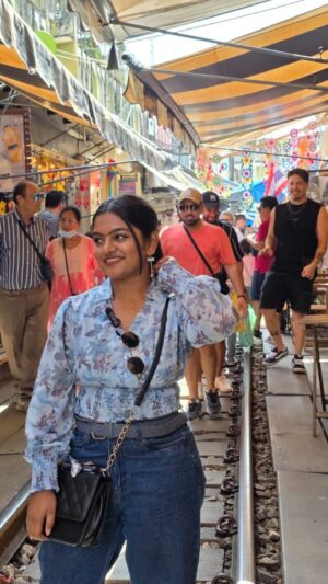 Abi Nakshathra Instagram - Vibeee....❤️😘💃
#viral #reels #trending #reelsinstagram #reelitfeelit #trendingreels #viralvideos #reelsvideo #viralreels #reelsindia #dance #vibe