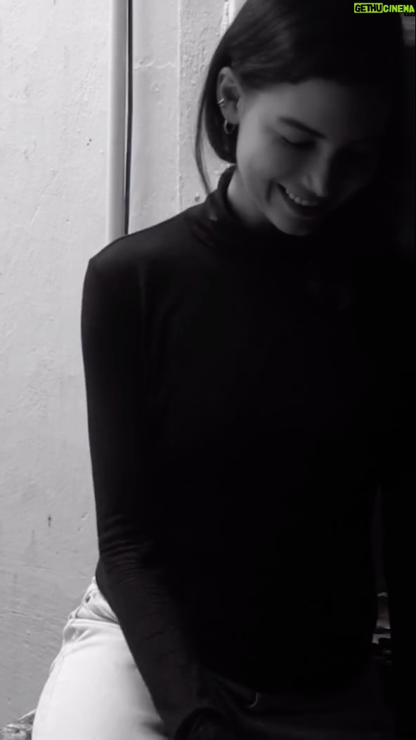 Abril Schreiber - 561 Likes - Víveme - @laurapausini cover by Abril, Soto 

edición de video @terminaentl 
producción musical @simplesproductions