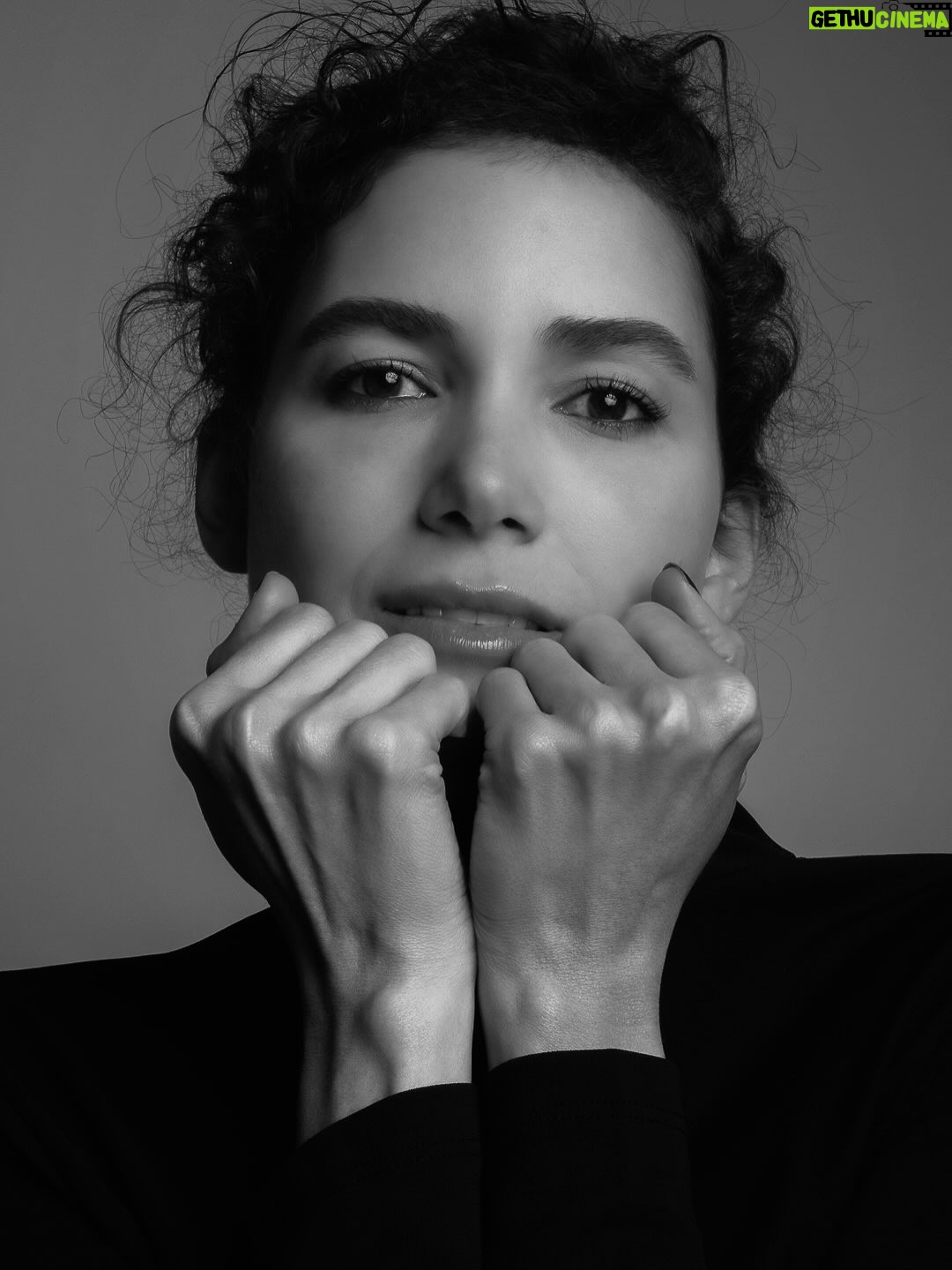 Abril Schreiber - 366 Likes - Abril Schreiber nos conquista en cada proyecto. Entre sus trabajos destacan El mantequilla (Star ), Niche (Caracol) y El Chapo (Netflix). 

✨ Representada por @aa_management_ 
📧 Contacto: juliana.aamanagement@gmail.com