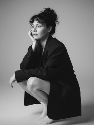 Açelya Devrim Yılhan Instagram - Embrace the chaos!