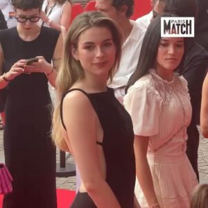 Adèle Castillon Instagram - Dernièrement dans la vie d’Adèle
1. Pour @nylonfrance wearing @miumiu par @ismaelmoumin 🧚♀️
2. Aluna Festival par @dorinoum_
3. Wearing @courreges pour le @festivalnouvellesvagues
4. 🤫🤫
5. Encore du festival @dorinoum_ 💫💫
6. Besties 🆒🆒🆒
7. Pascal en mode relou 👎👎🤬
8. Jamais assez de ma bestie
9. @anndemeulemeester_official par @aliochawallon
10. Cérémonie d’ouverture du Festival Nouvelle Vague à Biarritz
11. Tb au stereolux à Nantes : I ❤️ YOU 🫵🏻🫵🏻