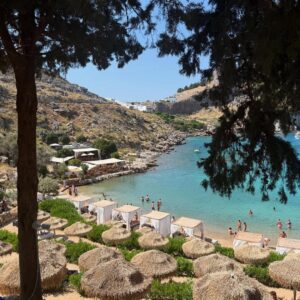 Adèle Castillon Instagram - avant de brûler les festivals il faut brûler au soleil