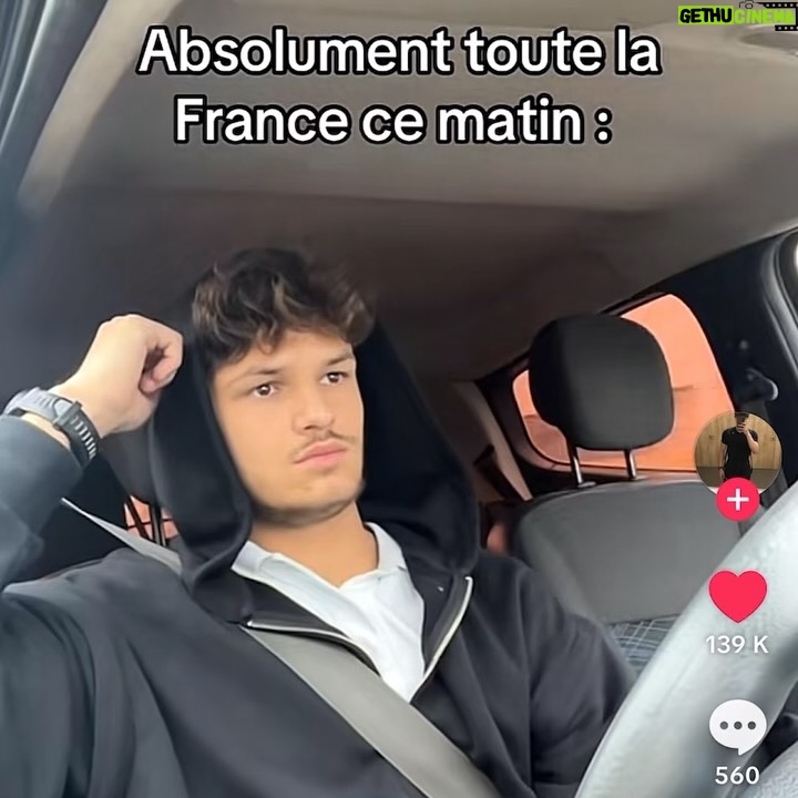 Adèle Castillon - 167.6K Likes - EN BOUCLE EN BOUCLE EN BOUCLE