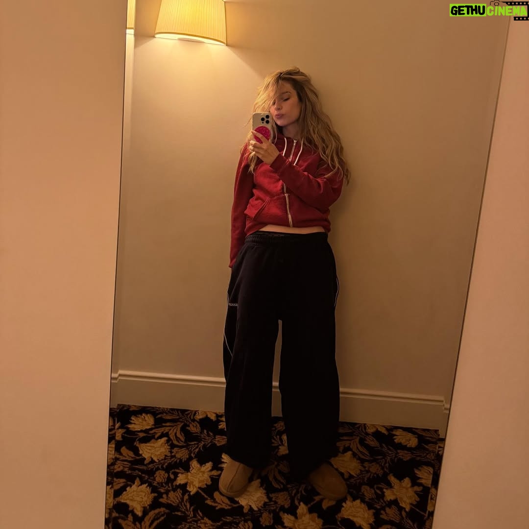 Adèle Castillon - 118.8K Likes - I’ll wear a skirt for you <3