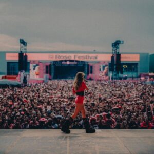 Adèle Castillon Instagram - Bientôt la fin des festivals et Le Rose aura mon cœur 4ever 
Merci à mes frères de coeur @bigfloetoli pour leur accueil, Toulouse je t’💕💕💕💕💕💕💕💕💕💕💕💕

@odieuxboby pour la quali 📸📸📸