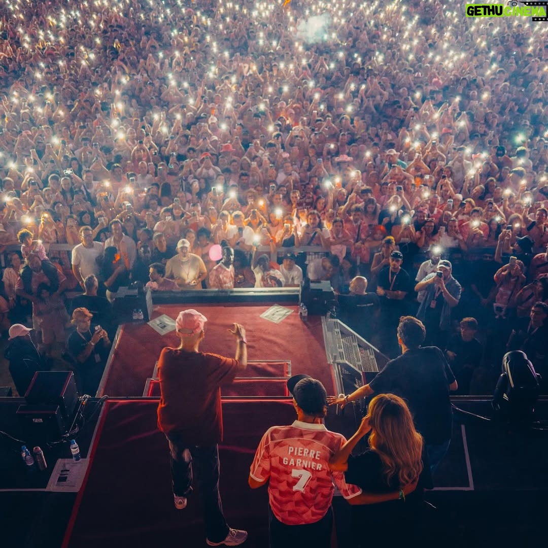 Adèle Castillon - 98.4K Likes - Bientôt la fin des festivals et Le Rose aura mon cœur 4ever 
Merci à mes frères de coeur @bigfloetoli pour leur accueil, Toulouse je t’💕💕💕💕💕💕💕💕💕💕💕💕

@odieuxboby pour la quali 📸📸📸