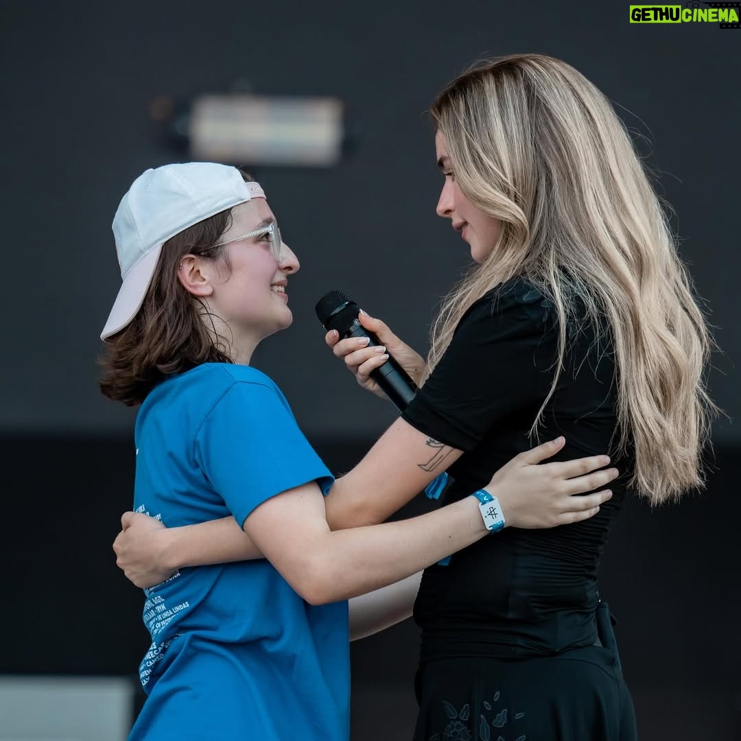 Adèle Castillon - 83.8K Likes - plus que 3 festivals avant la fin de cette tournée !!! merci de rendre cet été inoubliable 🤝🏻 je vous aime 🧚‍♀️🧚‍♀️🧚‍♀️🧚‍♀️❤️❤️❤️