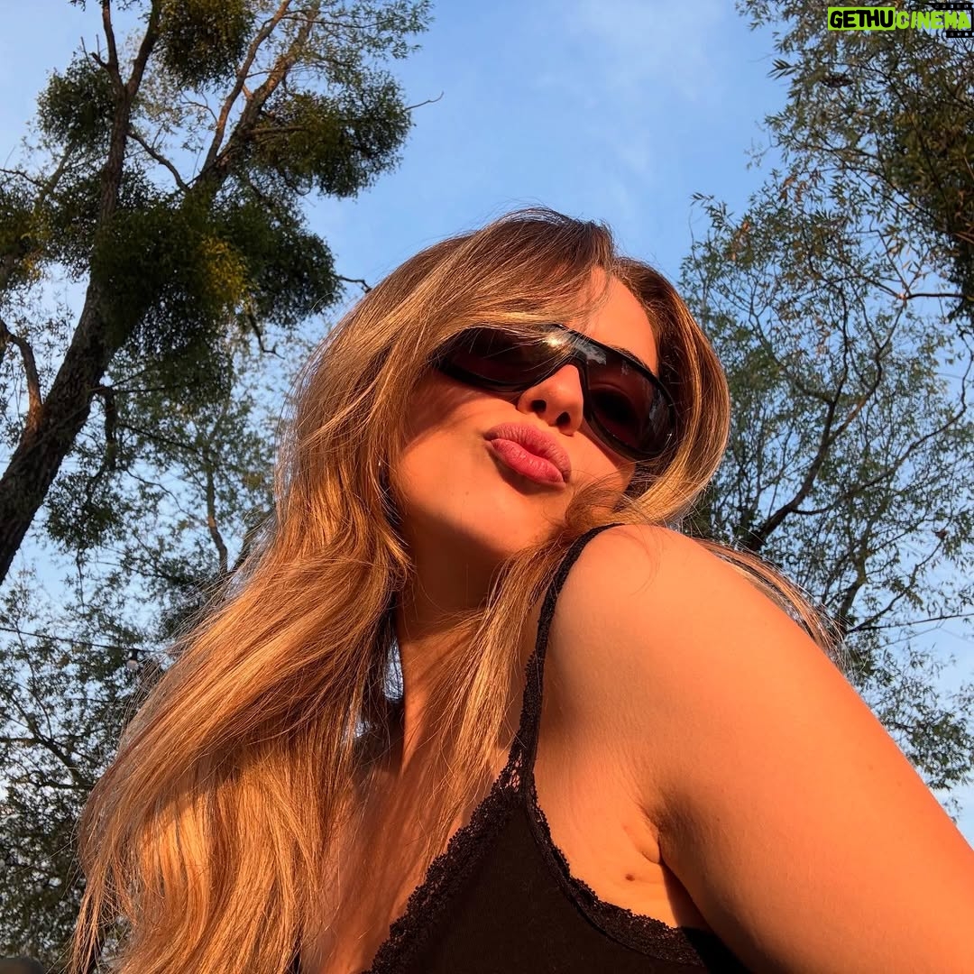 Adèle Castillon - 83.8K Likes - plus que 3 festivals avant la fin de cette tournée !!! merci de rendre cet été inoubliable 🤝🏻 je vous aime 🧚‍♀️🧚‍♀️🧚‍♀️🧚‍♀️❤️❤️❤️
