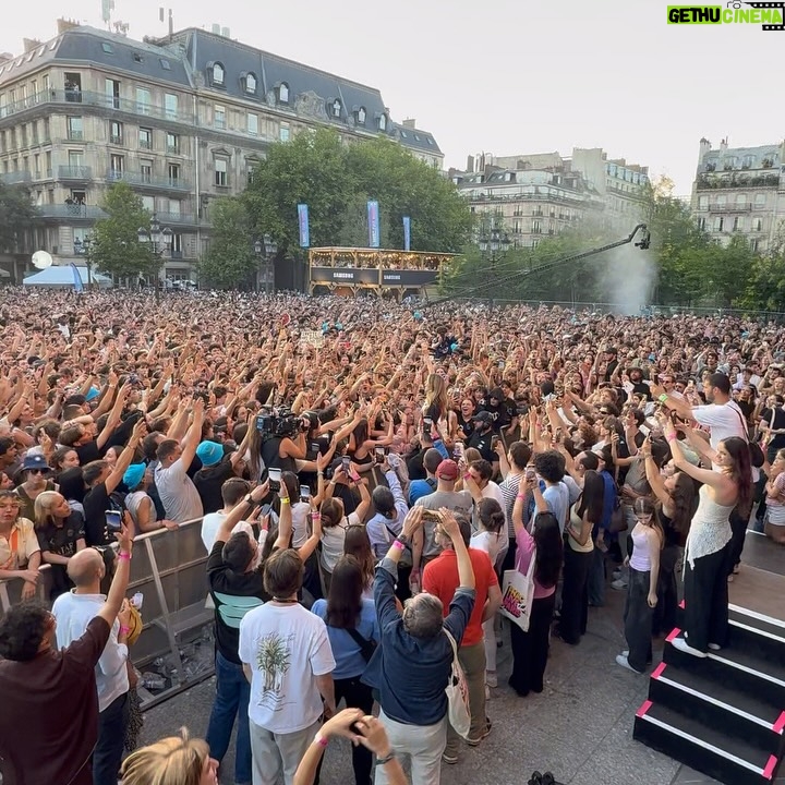 Adèle Castillon - 47.8K Likes - Les festivals se passent trop bien, je m’éclate avec vous et j’espère croiser du monde encore tout l’été 🫵🏻🫵🏻❤️🧚‍♀️🧚‍♀️🧚‍♀️

Ça vous dit que je sorte un truc en l’honneur de cette superbe saison des festivals ?