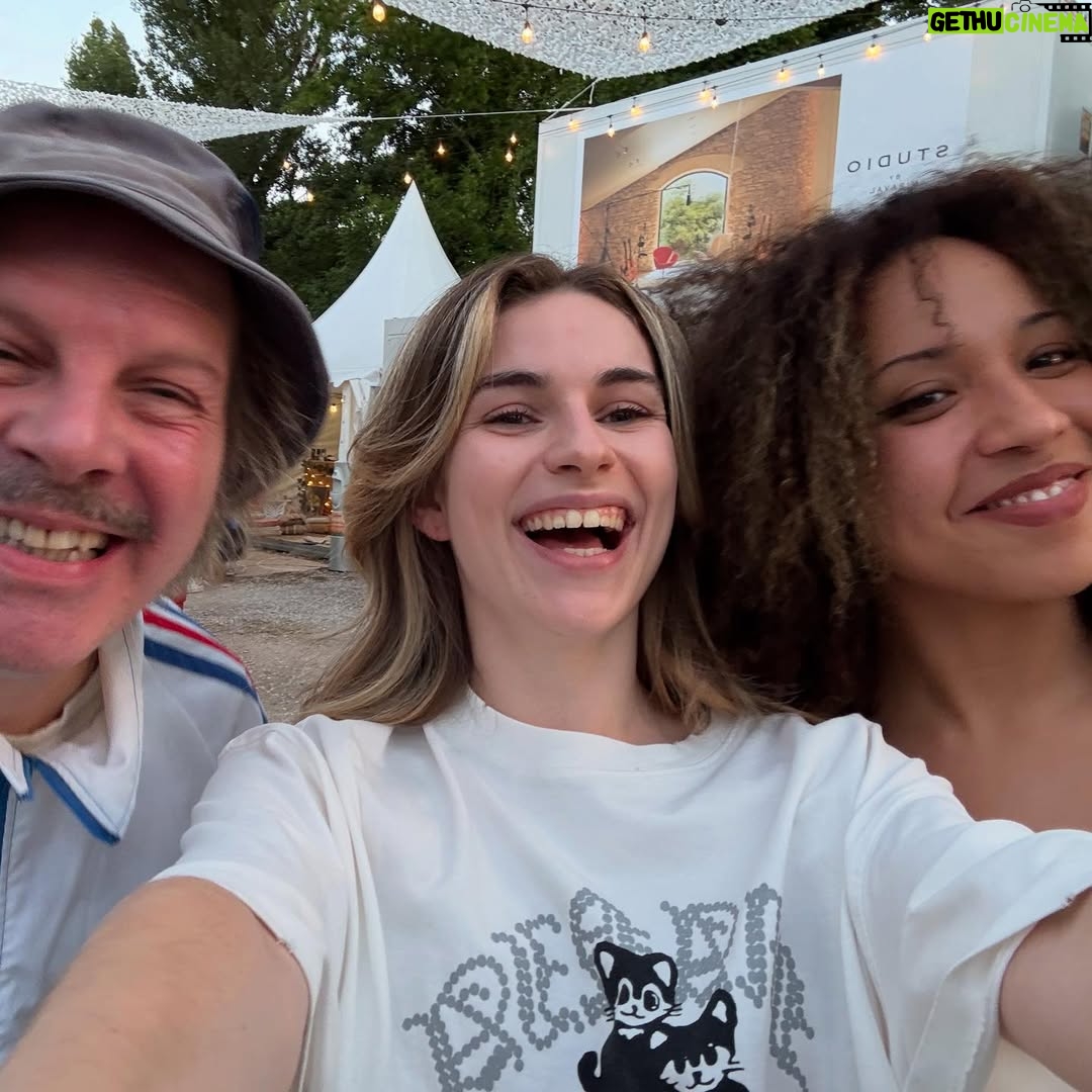 Adèle Castillon - 47.8K Likes - Les festivals se passent trop bien, je m’éclate avec vous et j’espère croiser du monde encore tout l’été 🫵🏻🫵🏻❤️🧚‍♀️🧚‍♀️🧚‍♀️

Ça vous dit que je sorte un truc en l’honneur de cette superbe saison des festivals ?