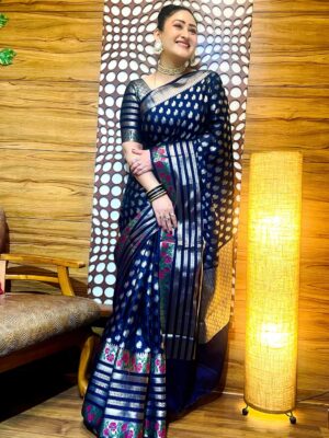 Aditi Sajwan Instagram - Wore a Sari for a Very Important Day and Felt every bit like a Param Sundari ✨🥰

#drapedreams#nariinasari#indianbeauty#pardesiya