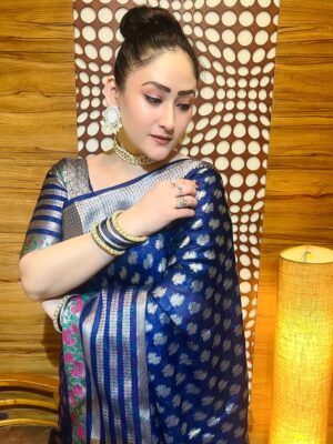 Aditi Sajwan Instagram - Wore a Sari for a Very Important Day and Felt every bit like a Param Sundari ✨🥰

#drapedreams#nariinasari#indianbeauty#pardesiya