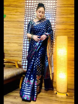 Aditi Sajwan Instagram - Wore a Sari for a Very Important Day and Felt every bit like a Param Sundari ✨🥰

#drapedreams#nariinasari#indianbeauty#pardesiya