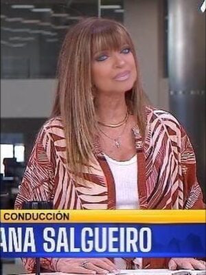 Adriana Salgueiro Instagram - UN DÍA DE MI VIDA COMPLETO , desde que me levanto 😉. #life #lifestyle #work #tv #radio