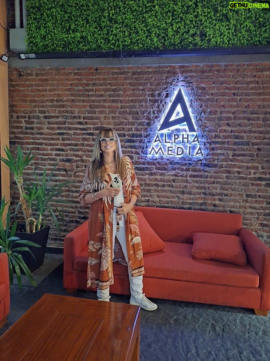Adriana Salgueiro - 4.1K Likes - UN DÍA DE MI VIDA COMPLETO , desde que me levanto 😉. #life #lifestyle #work #tv #radio