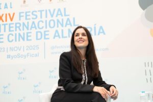 Adriana Ugarte Instagram - GRACIAS INMENSAS❤️ por este reconocimiento tan bello. Gracias compañeros de profesión por hacer del lugar de trabajo un espacio donde crear y sentirse segura.Un espacio al que quieres regresar.
Qué honor recibir el premio Almería Tierra de Cine @festivalmeria y miembros de la Diputación de Almería.

Y GRACIAS a todas las personas que lo hicieron posible💘🥹

💎 JOYAS 💎 

@joseluisjoyerias 
@rafael.casanova 
@pancreativestudio 

👗 VESTIDO PARA LA GALA DE APERTURA 👗 

@isabelsanchiscostura 
@galleryroomc 

✨LOOKS PARA RUEDA DE PRENSA Y PASEO DE LAS ESTRELLAS✨

@ehmoda 
@elenabeautyalien 
@sandroparis 
@marciano 
@guess 
@thomassabo 

💄MAQUILLAJE Y PELUQUERÍA 💄

@atipe.atu 

The best @juanantoniorosagomez ❤️