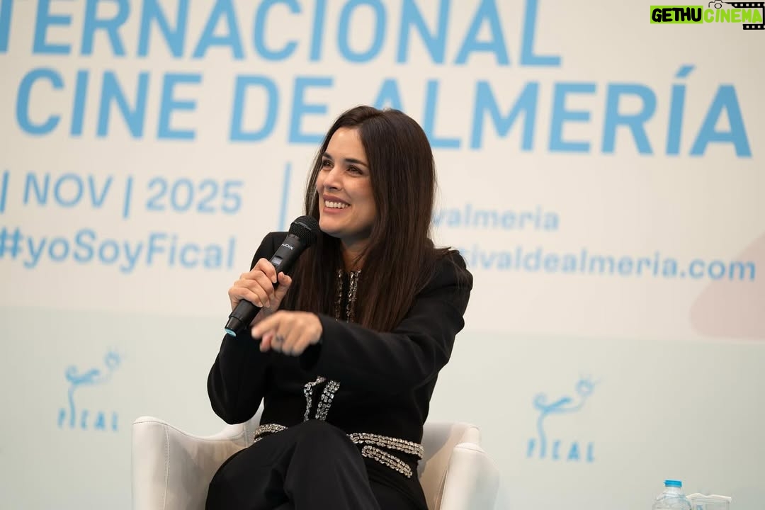 Adriana Ugarte - 12.4K Likes - GRACIAS INMENSAS❤️ por este reconocimiento tan bello. Gracias compañeros de profesión por hacer del lugar de trabajo un espacio donde crear y sentirse segura.Un espacio al que quieres regresar.
Qué honor recibir el premio Almería Tierra de Cine @festivalmeria y miembros de la Diputación de Almería.

Y GRACIAS a todas las personas que lo hicieron posible💘🥹

💎 JOYAS 💎 

@joseluisjoyerias 
@rafael.casanova 
@pancreativestudio 

👗 VESTIDO PARA LA GALA DE APERTURA 👗 

@isabelsanchiscostura 
@galleryroomc 

✨LOOKS PARA RUEDA DE PRENSA Y PASEO DE LAS ESTRELLAS✨

@ehmoda 
@elenabeautyalien 
@sandroparis 
@marciano 
@guess 
@thomassabo 

💄MAQUILLAJE Y PELUQUERÍA 💄

@atipe.atu 

The best @juanantoniorosagomez ❤️