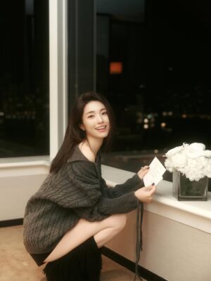 Ahn Ha-young Instagram - And more HK🖤
