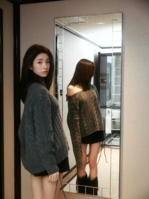 Ahn Ha-young Instagram - And more HK🖤