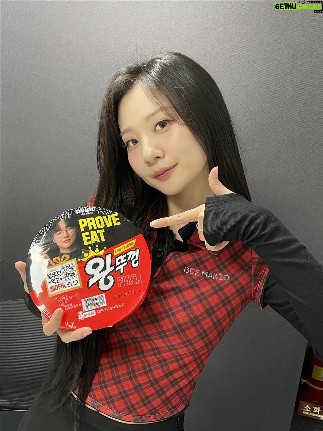 Ahn Ji-young - 36.2K Likes - 페이커님을 만나다😳