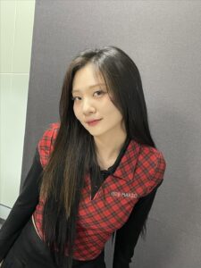 Ahn Ji-young Instagram - 페이커님을 만나다😳