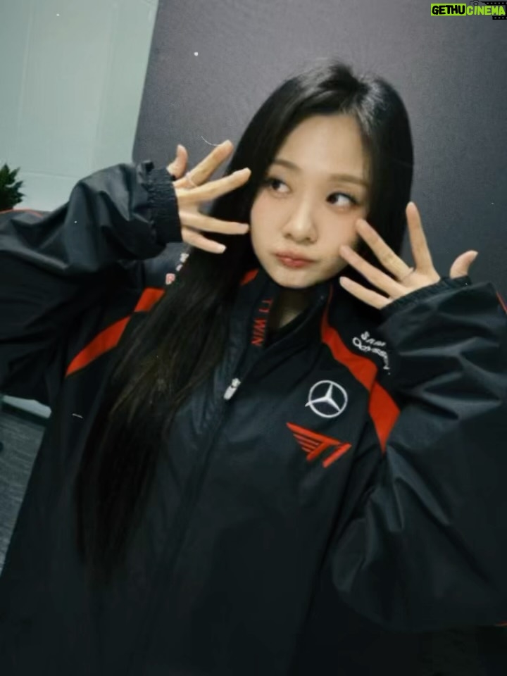 Ahn Ji-young - 36.2K Likes - 페이커님을 만나다😳