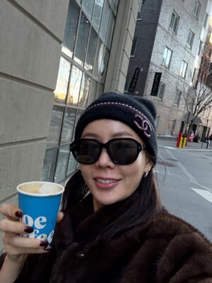 Ahn Sun-Young Instagram - #Dumbo #brooklyn ❤️
13년만에 갔더니 너무 유명해져서 사람들이 줄서서 사진 찍어서 깜놀😅

추억의 장소들 바로와 다시 추억쌓기 놀이🫶
@baro_seo 

#20251224🎄