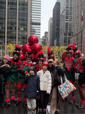 Ahn Sun-Young Instagram - #christmasmood in #NYC 
락펠러센터 아이스링크에서 손잡고 스케이트타기 🫶
With my Love ❤️ @baro_seo 

#니덕에해보는수많은첫경험💕 
#사랑해바로야❤