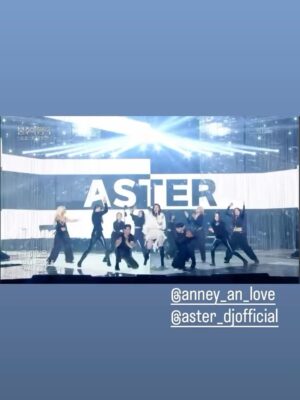 Ahn Sun-Young Instagram - 어제 방송나간 이후로 정말 많은 응원과 사랑과 격려를 받았어요… 감사합니다. 
엄마 쓰러지시고 모든게 멈추고 세상에 오롯이 나홀로 흑백으로 흘러가는것만 같던 1년여의 시간동안.. 감당할수 없을 정도의 고통스럽던 간병의 시간들을 
모두다 보상받는 기분이에요. 

피한방울 섞이지않은 남들이 나서서 홀로 매달 14시간 비행기를 타고 엄마를 보러 오는 내어깨의 짐을 덜어주겠다며 나없는 시간동안 나대신 엄마를 보러가고 목욕을 시키고 병원에 간식을 나르고 엄마의 안부를 대신 전해주는 그 맘들덕에… 이 모든것들을 감당하고 이겨낼수 있었어요. 
힘들고 어려웠던 수술후유증 치료시간을 엄마도 잘 버텨내신덕에, 지금은 마비나 손떨림 증상은 다 호전되었고 인지장애외에는 신체는 너무 건강히 잘먹고 잘자고 잘 지냐고 계세요. 
서울-토론토 혼자 매달 날아다니는 선영이 짠하다며, 너무 감사하게도, 엄마의 절친분들이 나서서 돌아가며 엄마를 매주 면회할수 있는 스케쥴을 짜서 저랑 단체방을 통해 엄마 안부를 제게 전해주시고 계시고, 그중 한분이 요양보호사로 일하시며 엄마와 같은 요양시설에 상주중이셔서 매일 아침저녁 엄마랑 통화도 시켜주시고 엄마도 기억못하는 엄마의 하루일과를 저에게 소상히 알려주세요. 

너무 감사하죠. 이게 다 “엄마 스스로 만들어 둔 인연”이 저를 도와주시는거니까…  엄마가 저를 위해 대비해둔것 같아 매순간 뭉클하네요. 

못하는 노래 연습에 안무연습에 서울도착하자마자 일주일안에 의상픽업에 엄마 퇴원에, 시설 이사에, 외래진료에 나 집 이사에 혼자해대며 솔직히 괜히 출연한다했나 너무 후회했거든요 , 몸도 맘도 지치고 너무 힘들어서요. 

근데 또 이렇게 친구들이 다함께 나서서 힘을 주고 도와주고 나대신 엄마를 모시고 씻기고 입히고 이쁘게 단장을 시켜서 방청석에 모시고 앉은덕에… 
너무 좋아하시며 노래따라부르며 즐기는 모습을 뒤늦게 어제 방송으로 보며 또 엉엉울었어요. 

엄마가 아직 너무 곱고 이쁘고 밝아서요. 

하길 넘 잘했네요. 엄마는 오늘 재방을 보여드려도 아무것도 기억을 못하시지만, 보여드릴때마다 좋아하세요. 

다시한번, 엄마와 제게 평생 남을 좋은 추억 만들어주신 #블후의명곡 관계자여러분께 깊은 감사를 드립니다. 

방송보시고 함께 울고 웃어주시고 응원해주시는 모든분들께도 감사합니다. 

#살다보니살아진다
