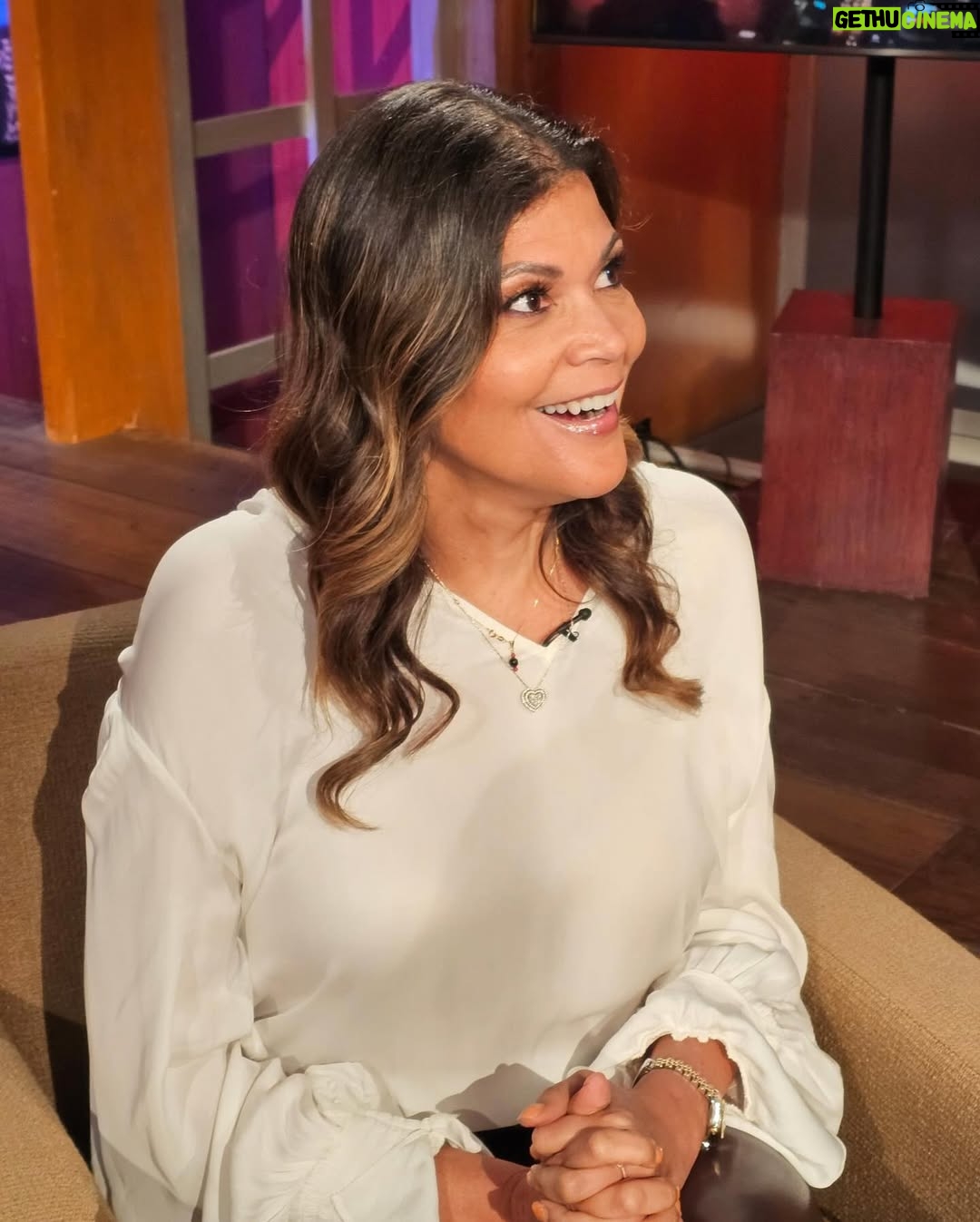 Aida Rodríguez - 283 Likes - Watch me unravel on @comicsunleashedes tonight night on @cbstv right after Colbert. If you miss it, don’t worry it’ll stream on @paramountplus. Had a time with host  @realbyronallen and my fellow comics @joshbluecomedy @titusnation @therealmikeestime 

@vanessagraddick on the headset getting her producing on! 💫

Let me know what you think.