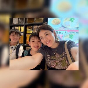 Aimee Chan Instagram - #Osaka touchdown! 🎌 First time navigating a new foreign city solo with three kids — nervous and got a bit lost, but we found our way in the end! 💪🏻🦸🏻‍♀️ Had to summon those #supermom powers! 😂 @moses_chan_ kept calling (yes he was worried !😅), but don’t worry babe — we’re all good now! 😘 Ready to kick off our #fab4 Osaka adventures! ✨🇯🇵. Wish you were here! 💕