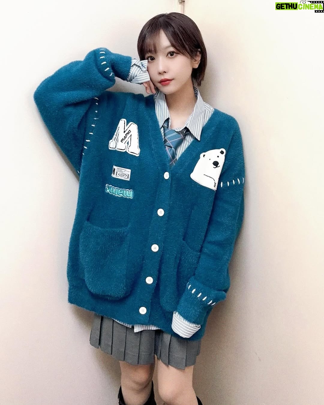 Aimi - 8.3K Likes - 💙🩶