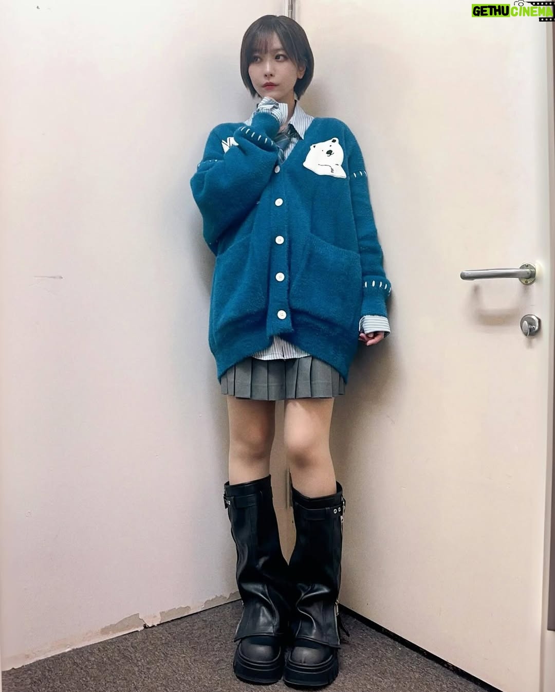Aimi - 8.3K Likes - 💙🩶